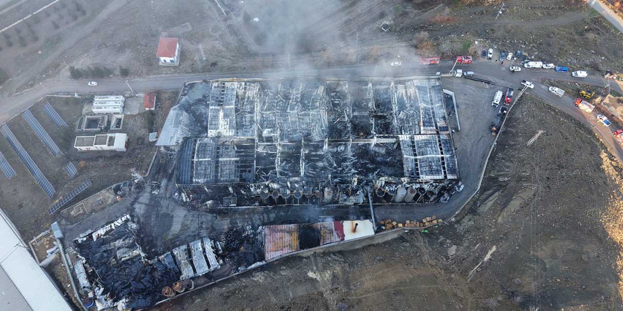 Alev alev yanan kimya fabrikasının son hali havadan görüntülendi