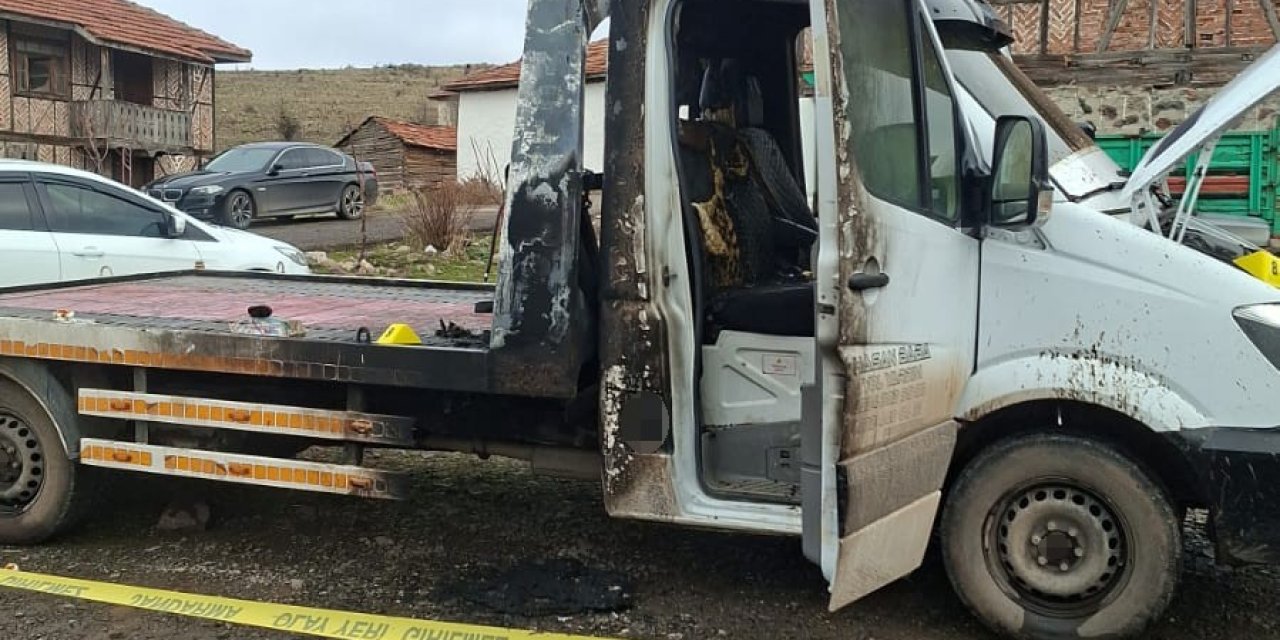 Ankara’da 4 araç kundaklandı: O anlar kamerada