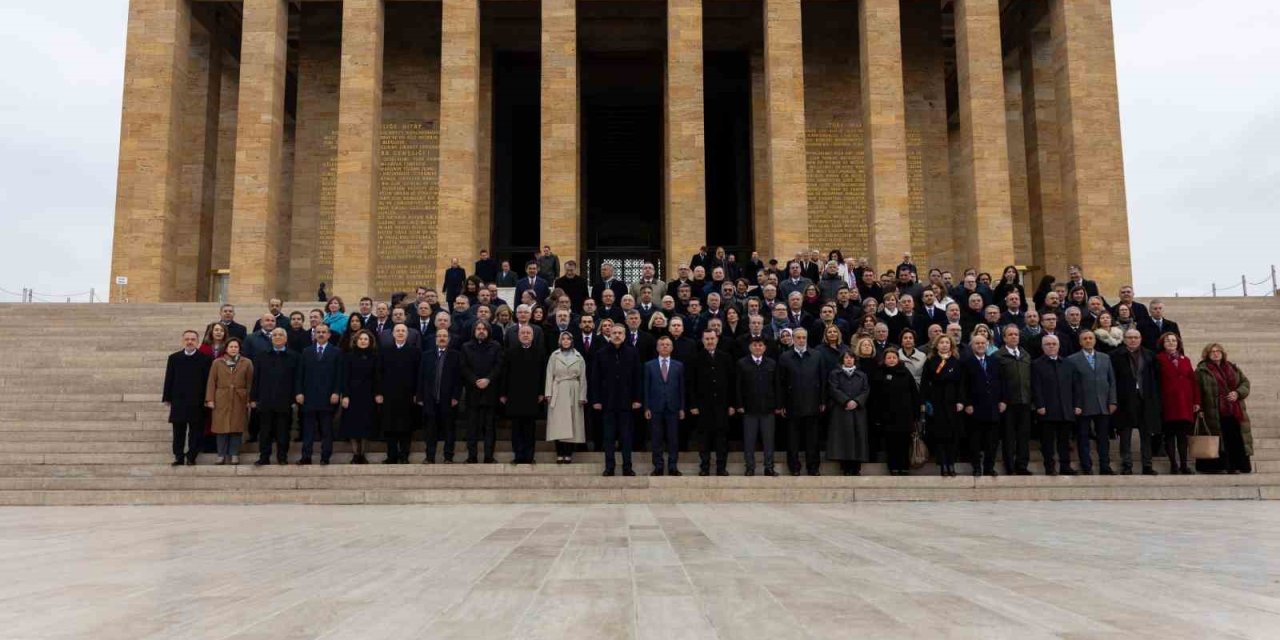Bakan Fidan, büyükelçilerle Anıtkabir’i ziyaret etti