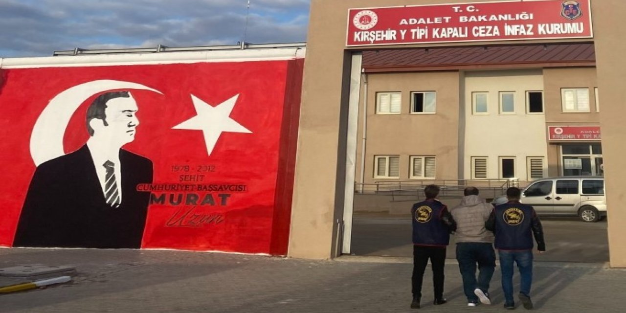 Aranan şahsı JASAT yakaladı