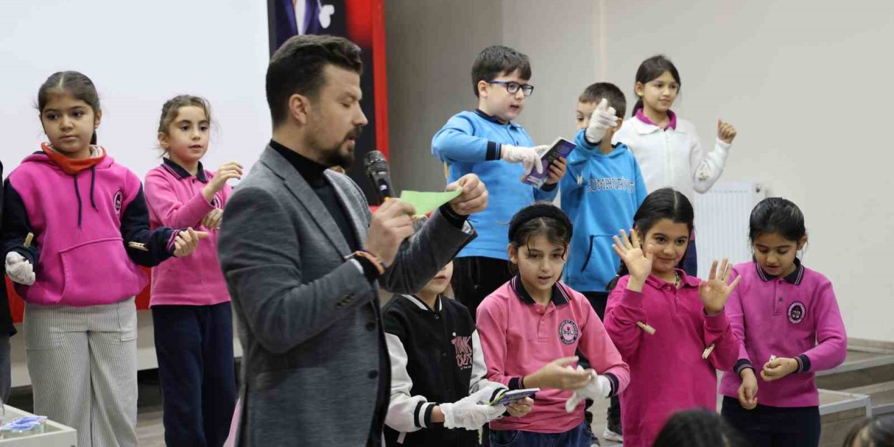 Mezun olduğu okulda teknoloji bağımlılığından kurtulma yollarını oyunla anlattı