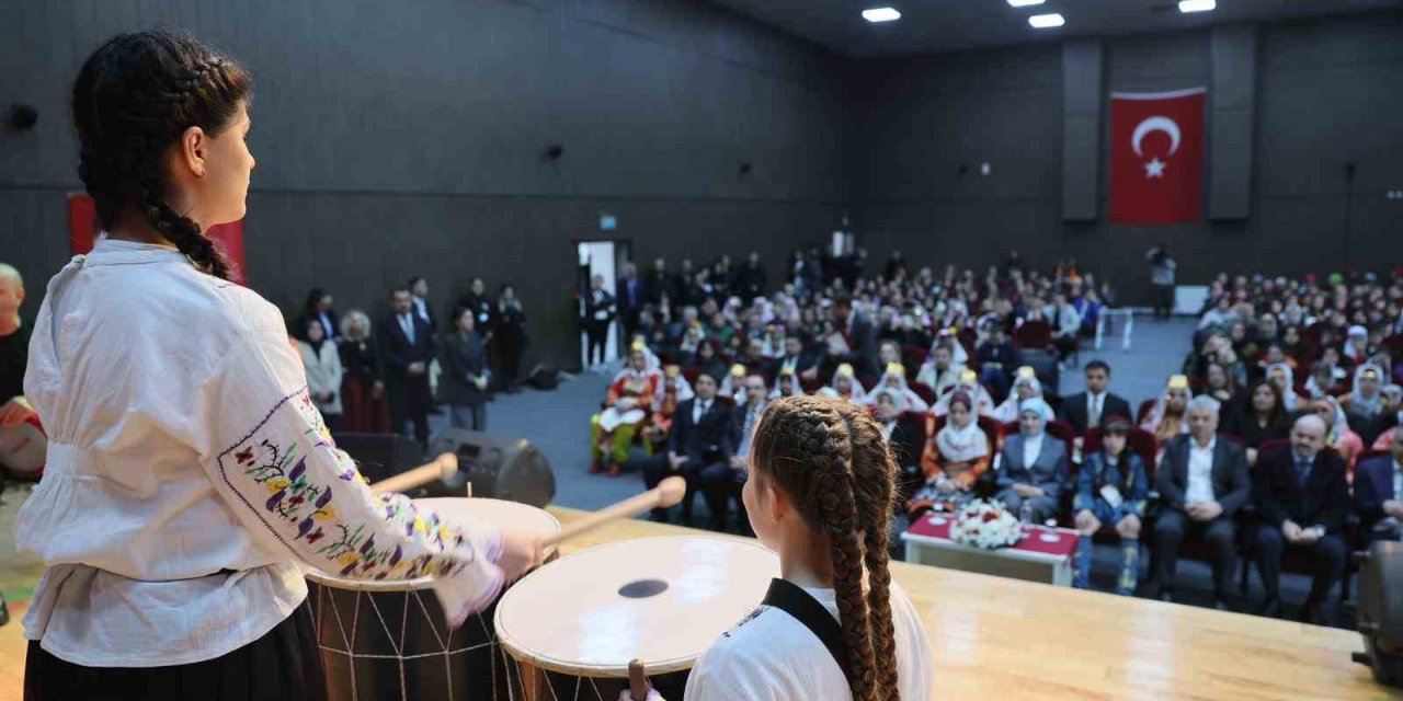 Aile ve Sosyal Hizmetler Bakanı Göktaş, ‘Bizim Çocuklar’ 13’üncü Türkiye Halk Oyunları Yarışması açılışına katıldı