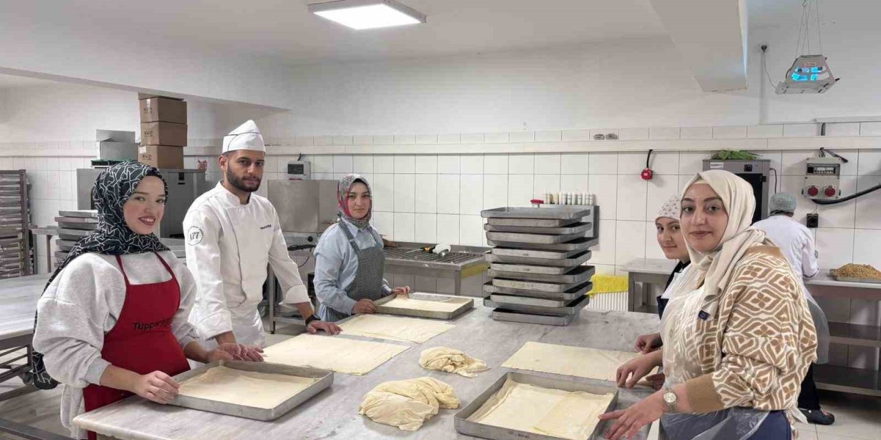 Ankara’da Hanım Evinde lezzetin ustalığı imalathanede öğretiliyor