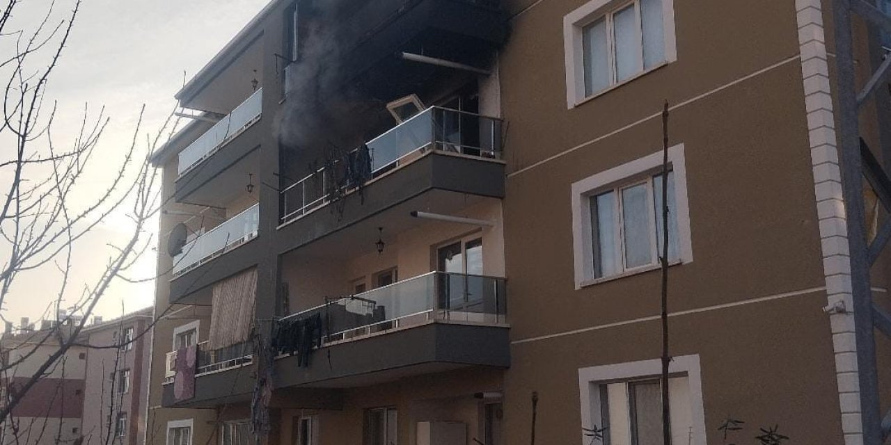 Ankara’da ev yangını paniğe neden oldu