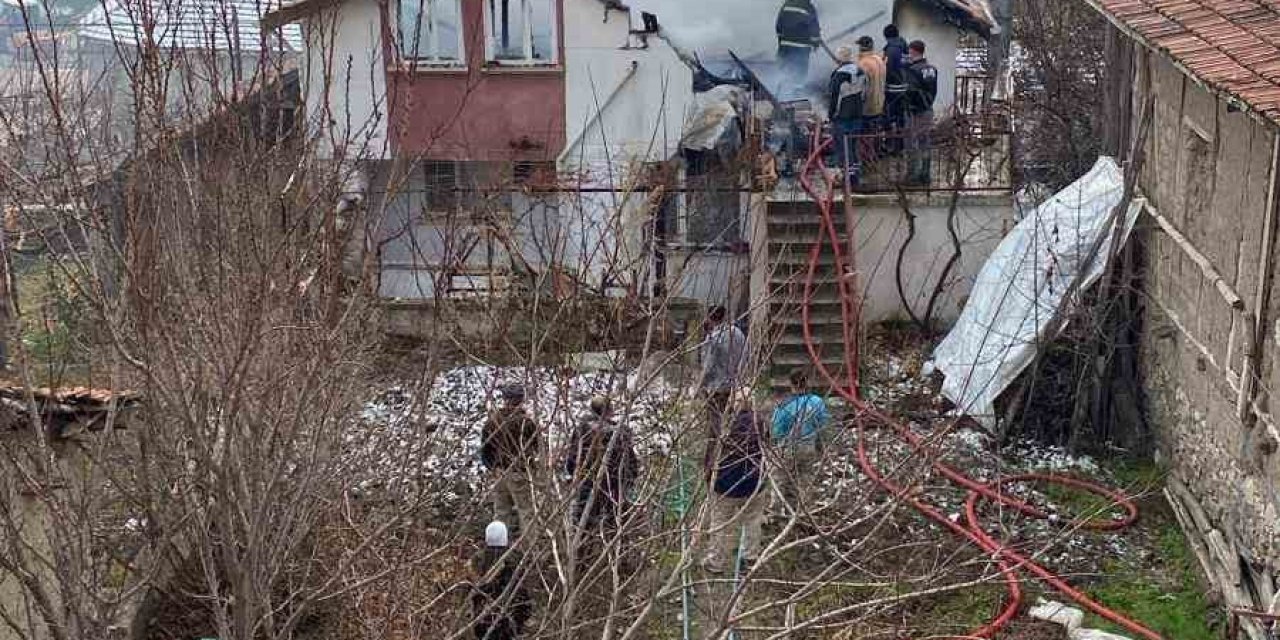 Yozgat’ta binada çıkan yangında yoğun duman gökyüzünü kapladı