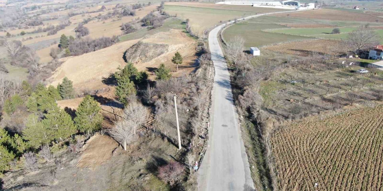 "Benim arazim" dedi, köy yolunu kestirdi