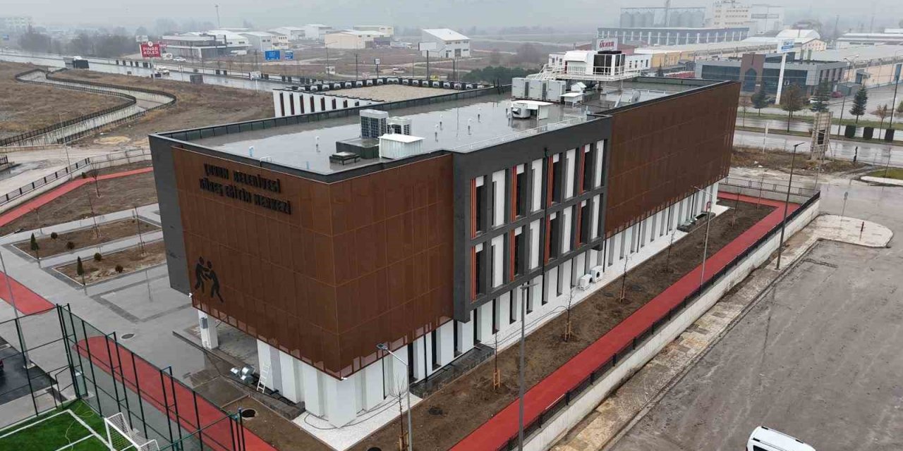 Çorum Belediyesi Güreş Eğitim Merkezi açılış için gün sayıyor