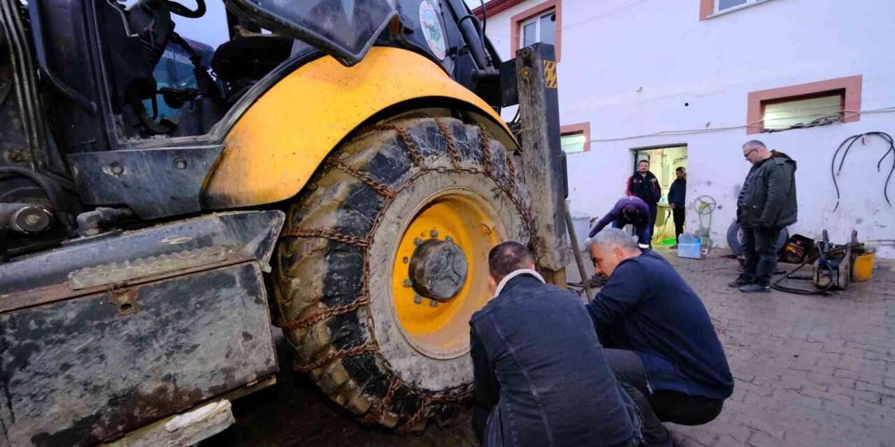 Akdağmadeni Belediyesi’nin karla mücadele ekipleri teyakkuzda