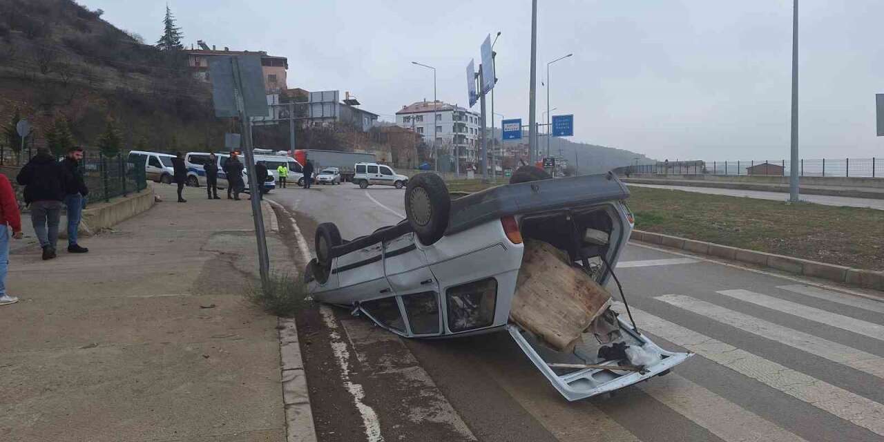 Çorum’da hafif ticari araç ile otomobil çapıştı: 1 yaralı