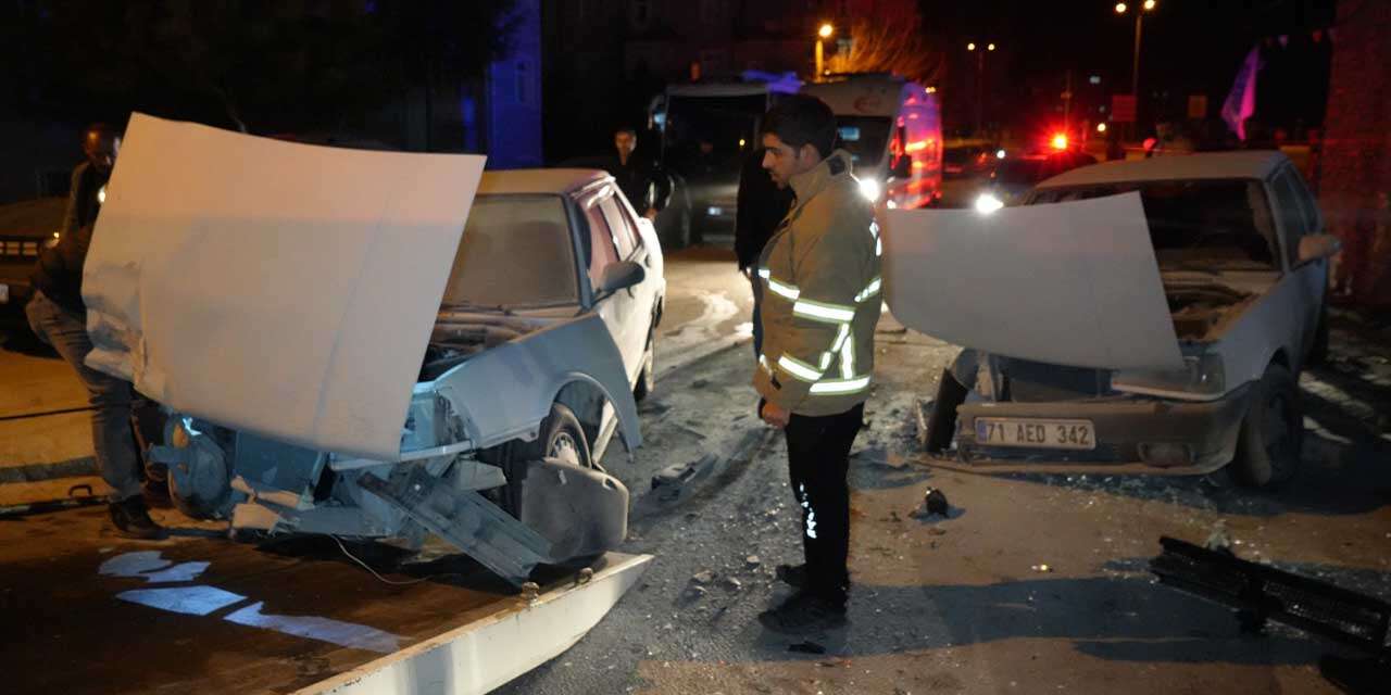 Kırıkkale’de feci kaza! Kafa kafaya çarpıştılar!