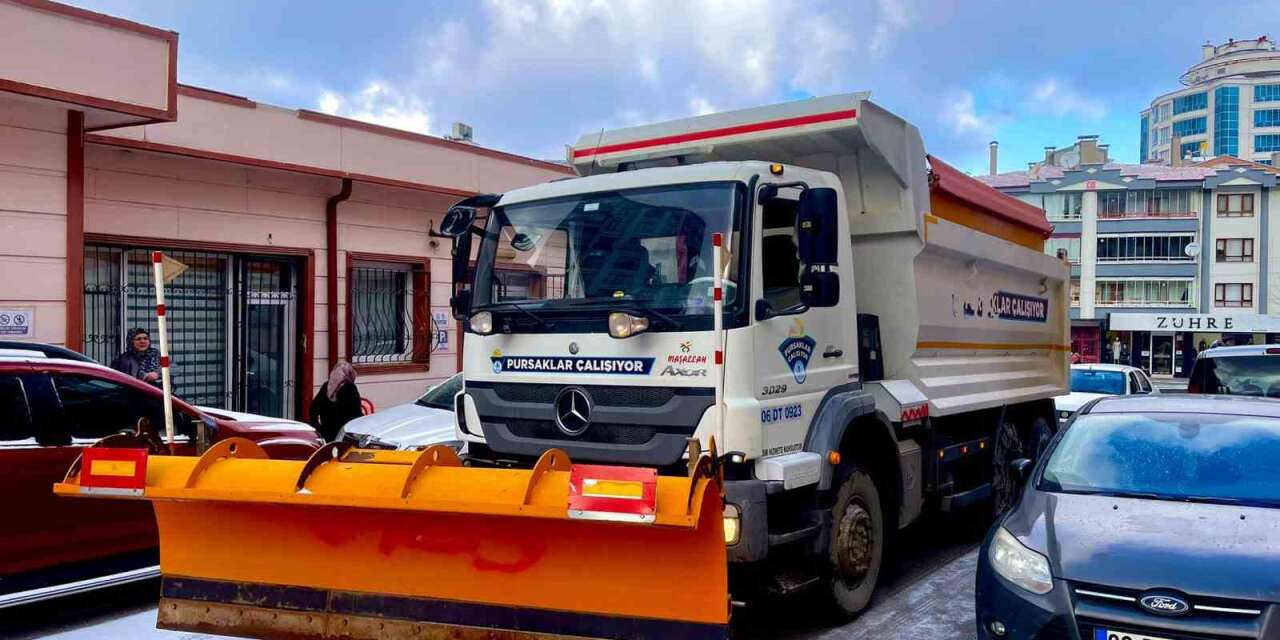 Ankara’da kar yağışıyla birlikte tüm ekipler sahada