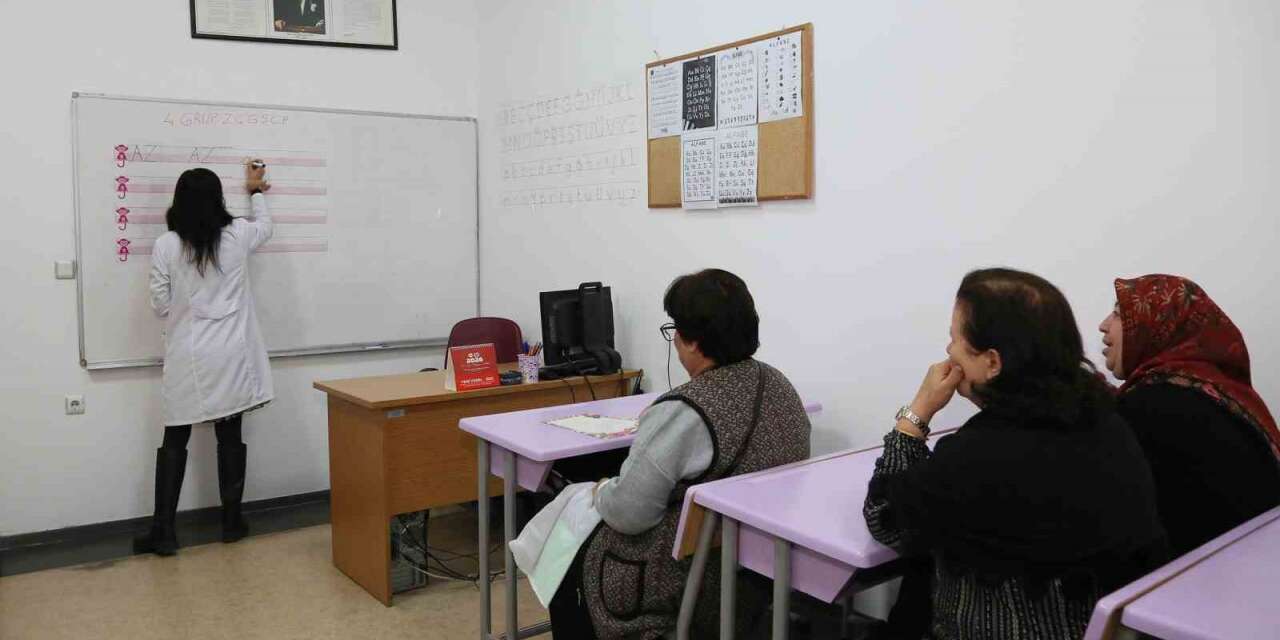 KEÇMEK’te okuma yazma kursları sürüyor