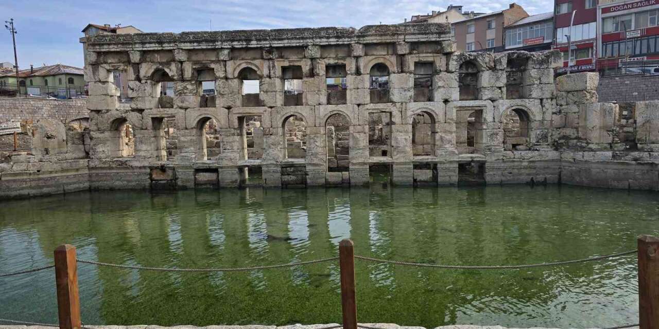 Binlerce yıllık Roma Hamamı, ziyaretçilerini ağırlamaya devam ediyor