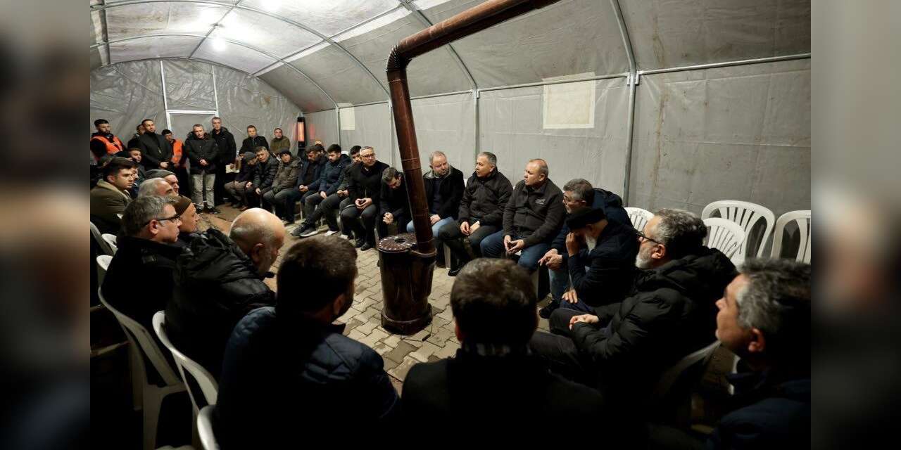 Bakan Yerlikaya, Yalova’da şehit polis Yasin Koçyiğit’in ailesini ziyaret etti