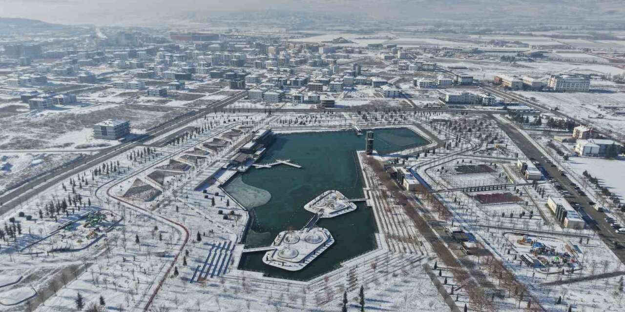 Çorum’da kar kartpostallık görüntüler oluşturdu