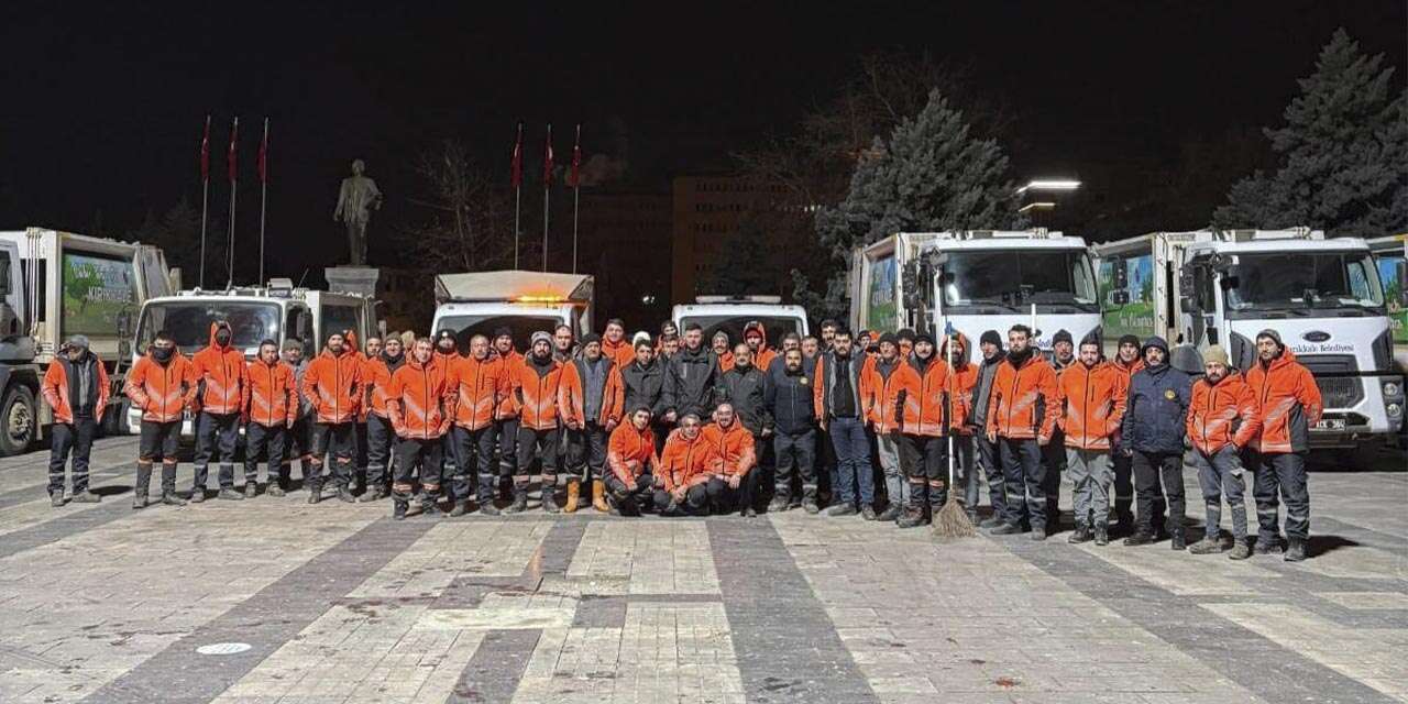 Buzlanmaya karşı ekiplerden gece mesaisi