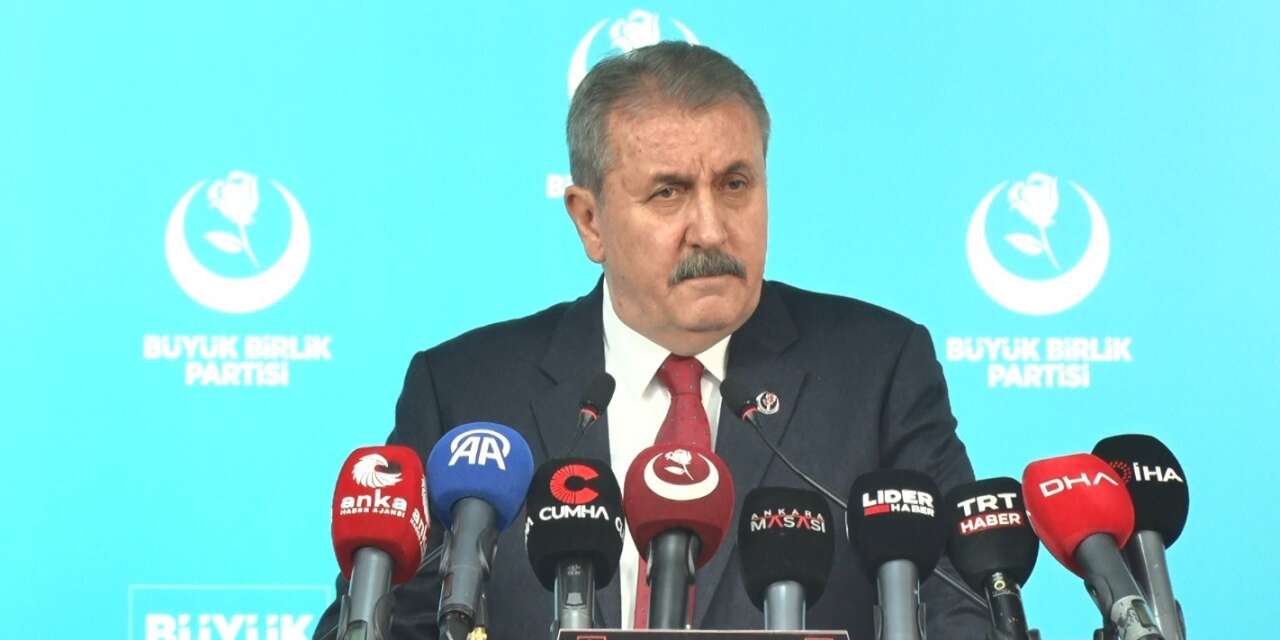 BBP Genel Başkanı Destici: "Venezuela’daki operasyonun tek nedeni çökme sinyalleri veren ABD ekonomisine nefes aldırmak"