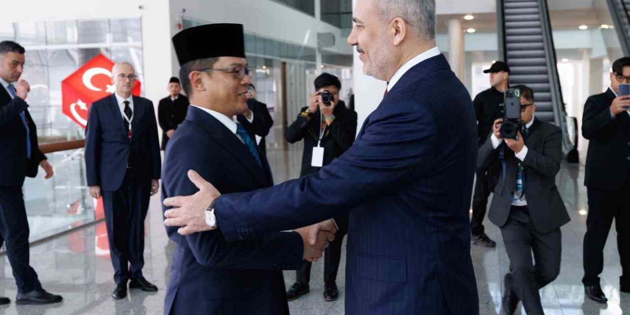 Dışişleri Bakanı Fidan, Endonezyalı mevkidaşı Sugiono ile görüştü