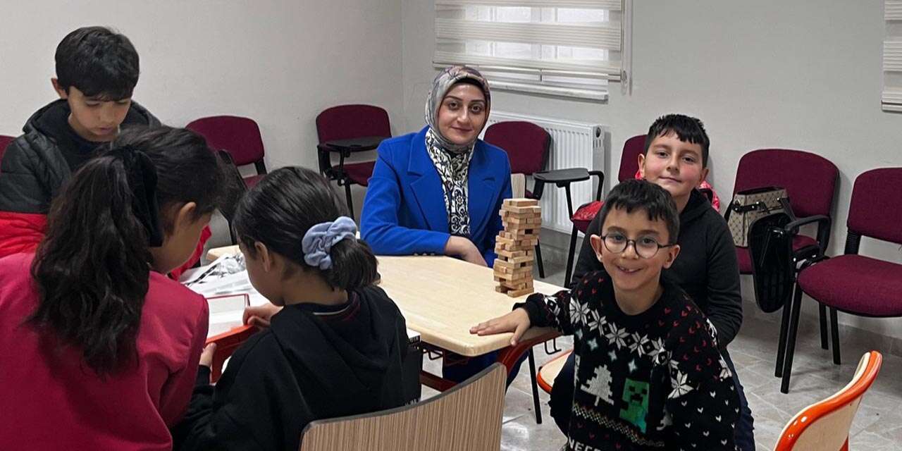 Kaymakam Uzunyol, çocuklarla oyun oynadı