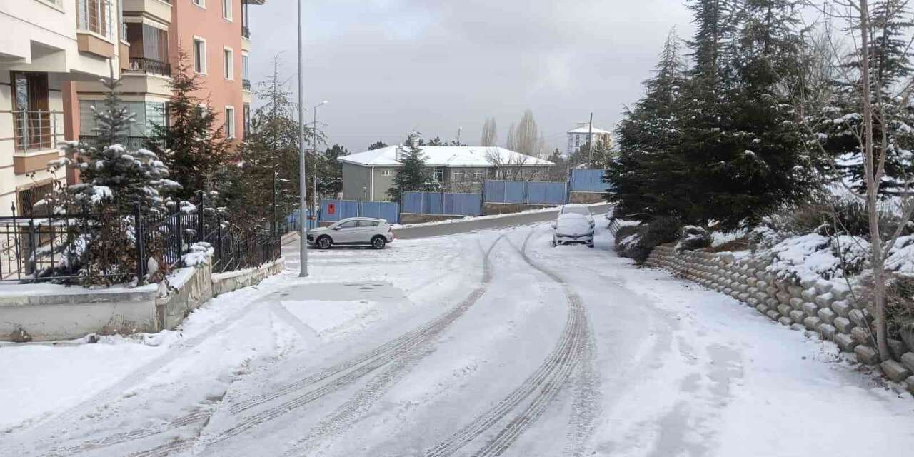 Ankara’da kar yağışı etkili oldu