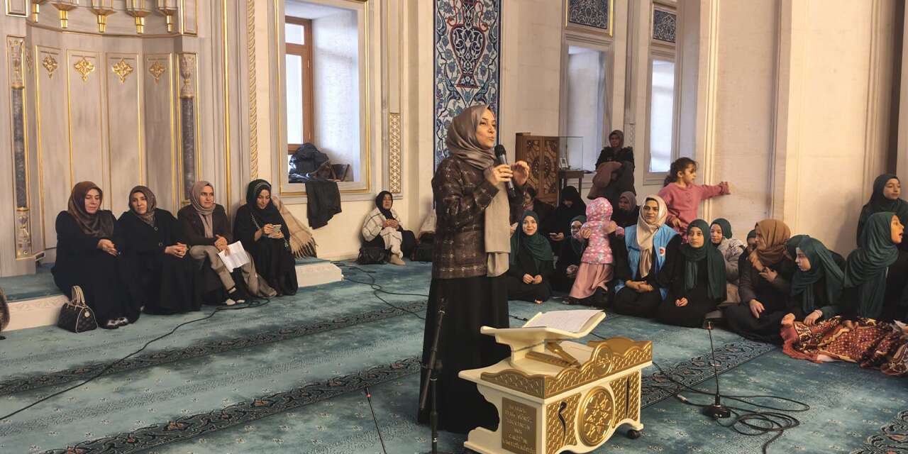 Nur Camii’nde kadınlara özel Miraç Kandili programı