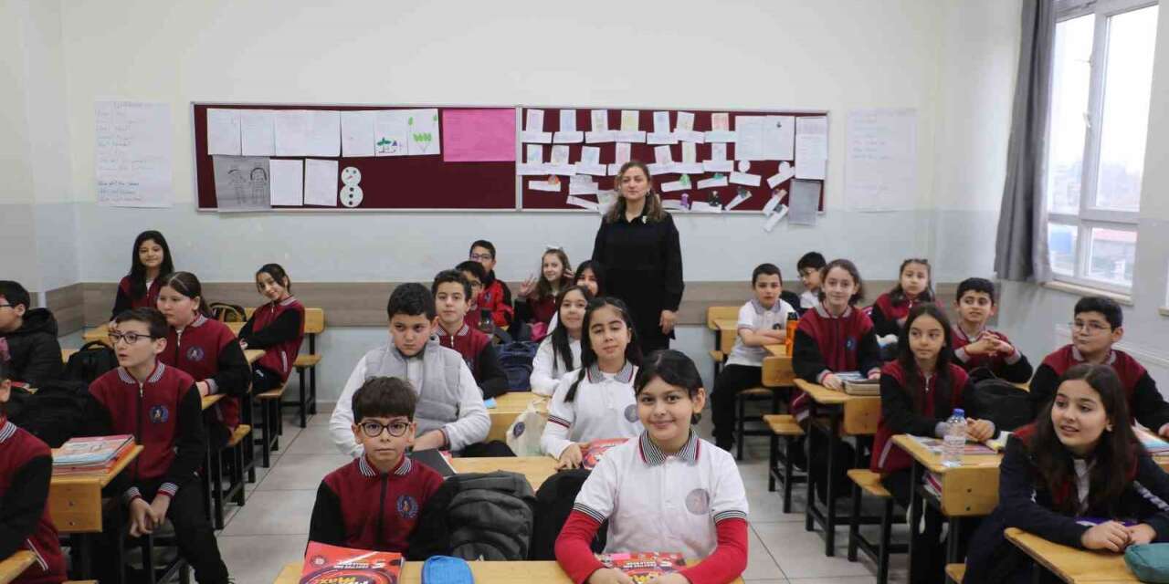 18 milyon öğrenci karnelerini alarak yarıyıl tatiline girdi