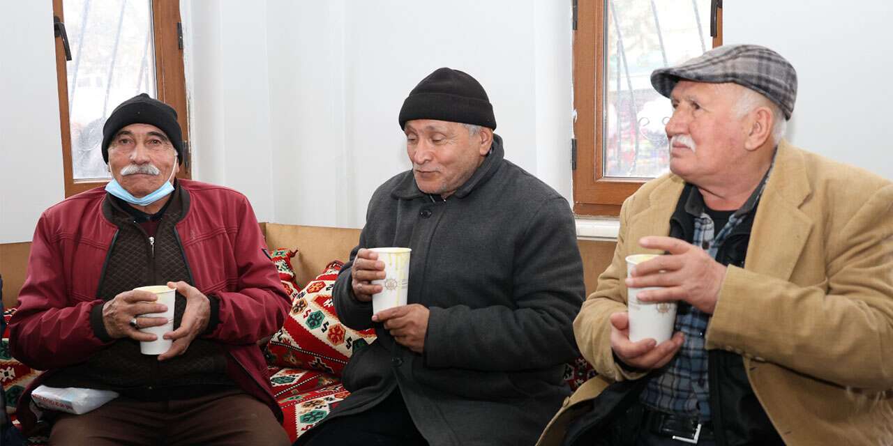 Soğuk havada yürekleri ısıtan ikram