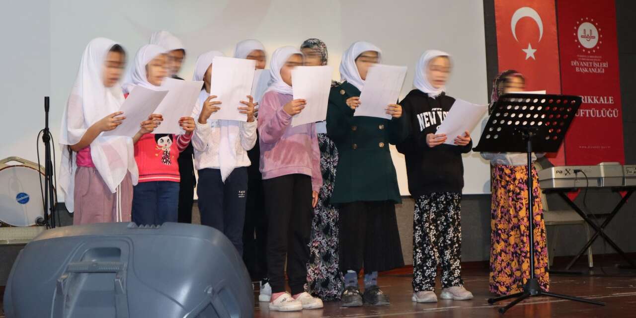 Roman Çocuklar Hadis ve İlahilerle gönülleri fethetti