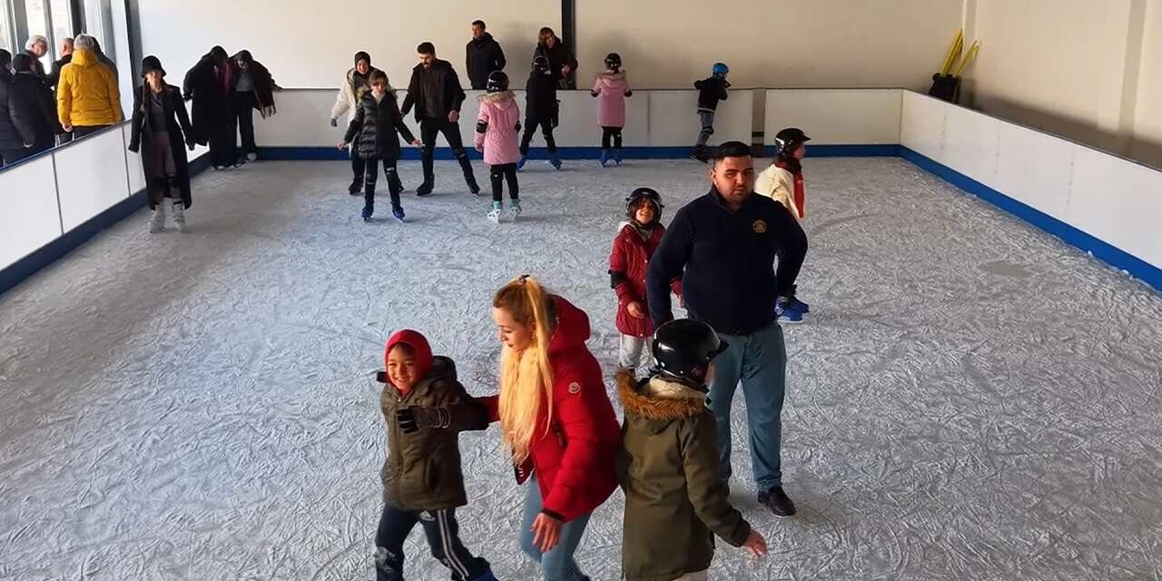 Kırıkkale’de çocuklara karne hediyesi: Ücretsiz buz pisti