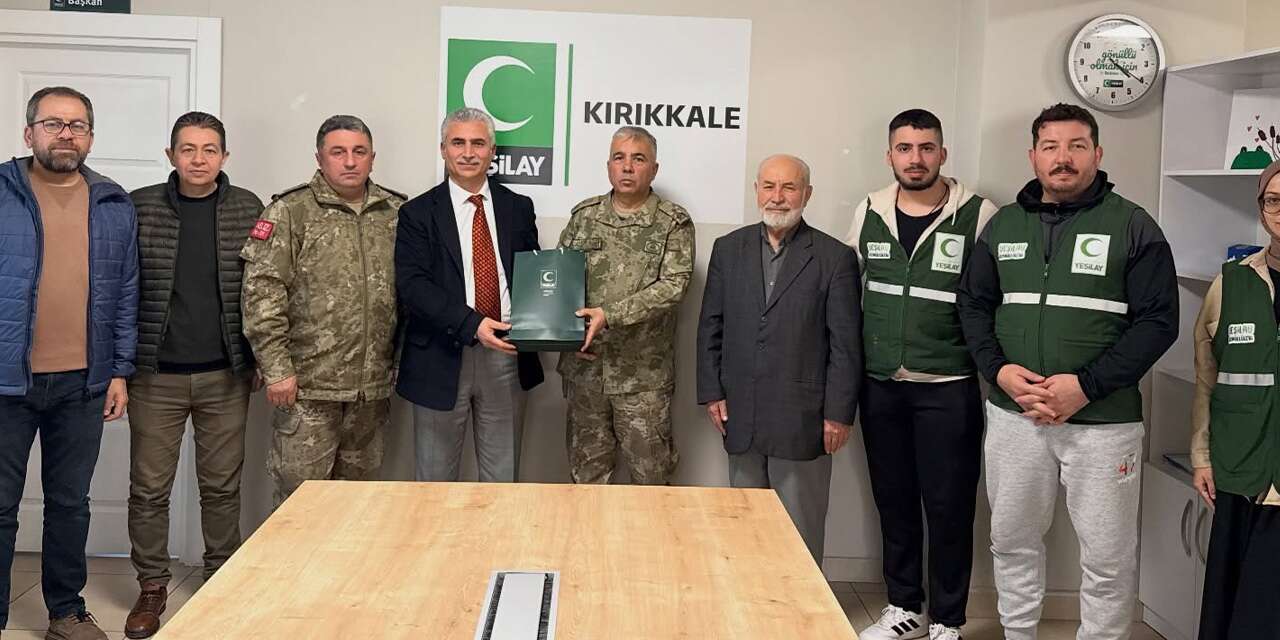 Komutanlardan Yeşilay’a farkındalık ziyareti