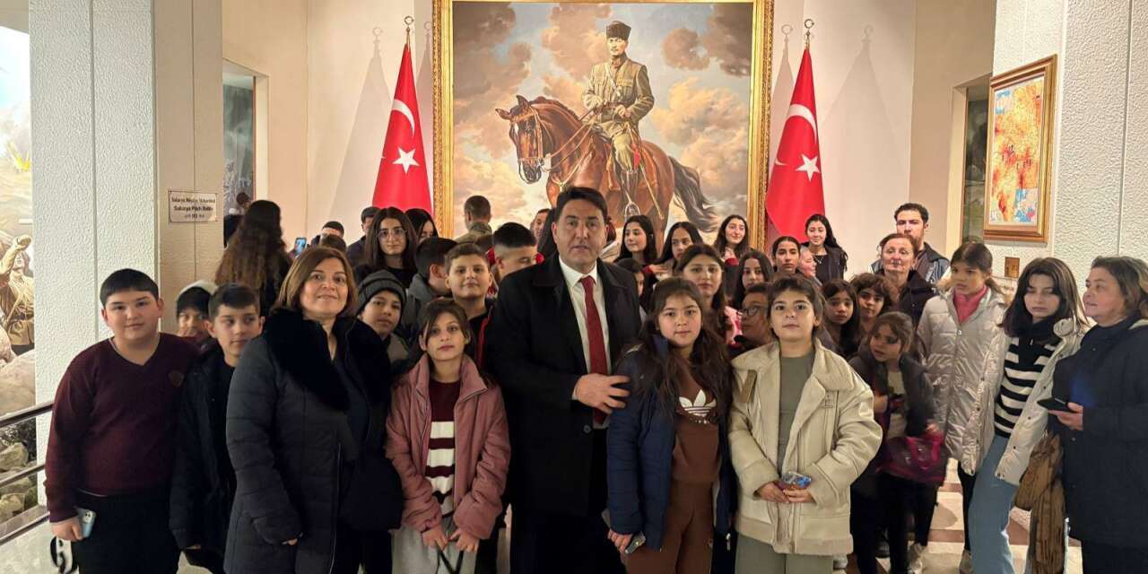 Hasandede Köyü’nde öğrencilere karne sürprizi: Helal olsun Muhtar!