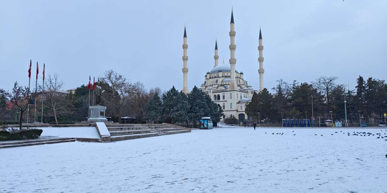 Kırıkkale uzu süredir beklediği kar yağışına kavuştu