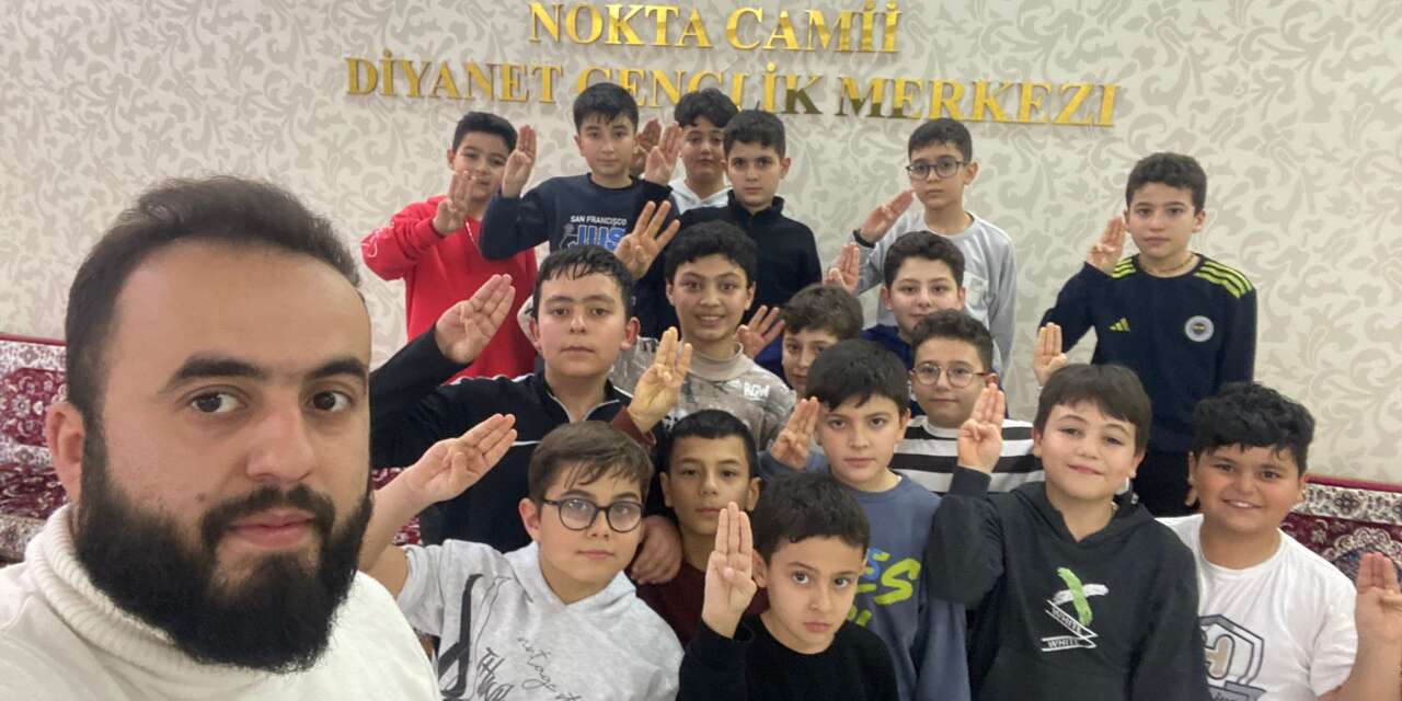 Nokta Camii’nde Gençler “Gençliğe Değer” kampında buluştu