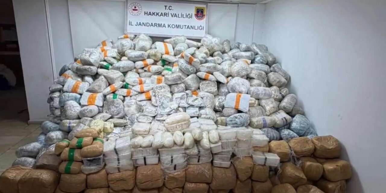 Bakan Yerlikaya: "Yüksekova kırsalında 860 kilogram uyuşturucu madde ele geçirildi"