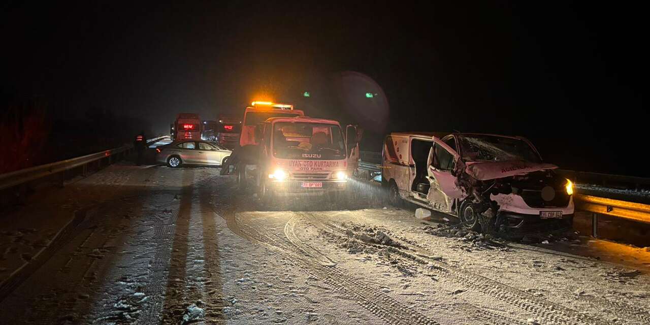 Kamyonet zincirleme kazaya neden oldu