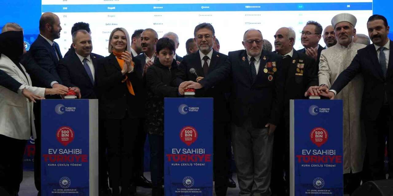 Kastamonu’da inşa edilecek 2 bin 380 konutun kuraları çekildi