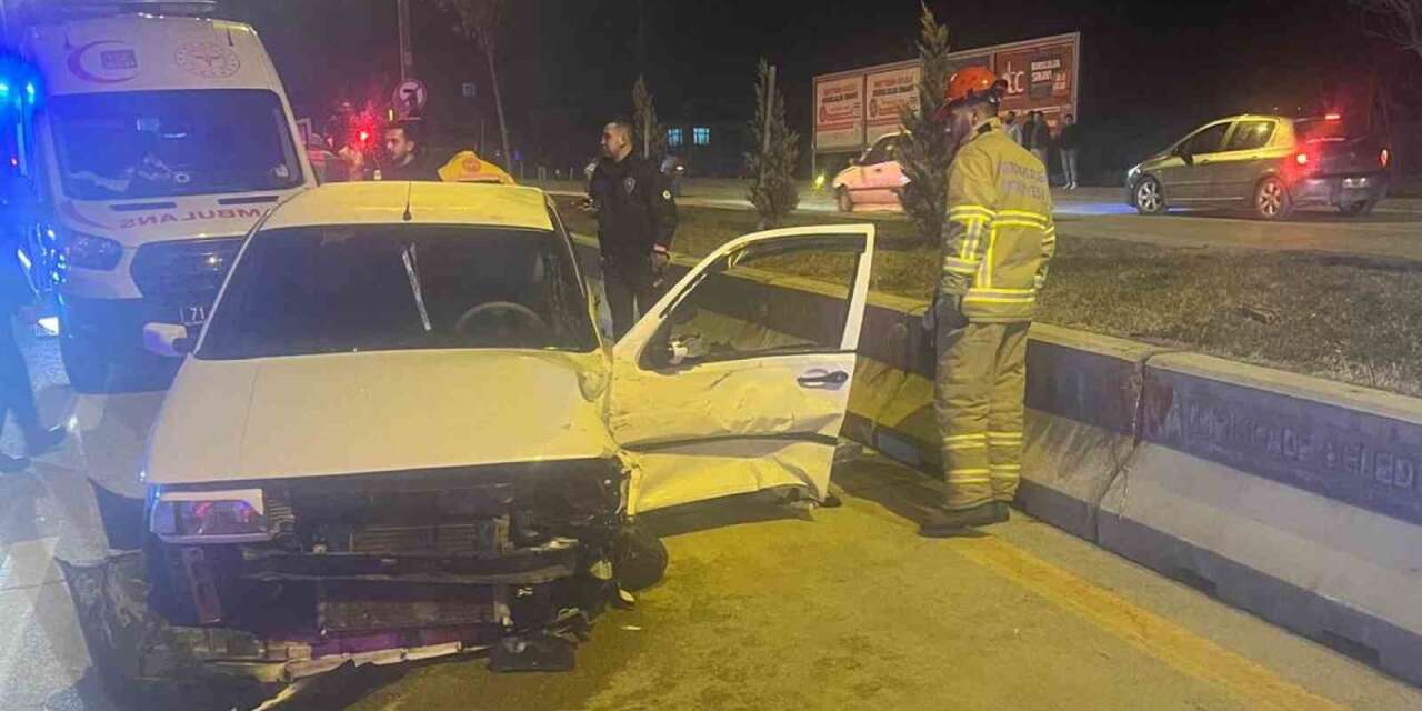 Kırıkkale’de 2 otomobil çarpıştı: 2 yaralı