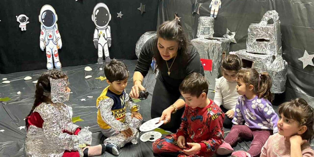 Bebek Kütüphanesi’nde çocuklar uzayla tanıştı