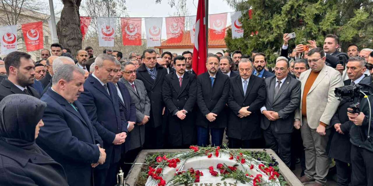 BBP’nin 33’üncü kuruluş yıl dönümünde Muhsin Yazıcıoğlu kabri başında anıldı