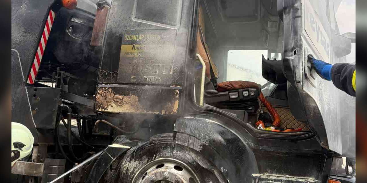 D100 çekicide çıkan yangını itfaiye söndürdü