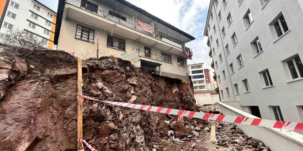 Kontrolsüz inşaat çalışması bitişiğindeki binanın temelinde hasara neden oldu