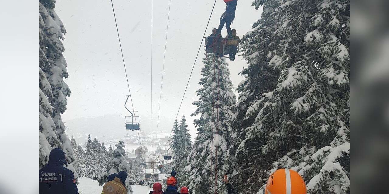 Bursa Uludağ’da telesiyej arızası nedeniyle mahsur kalan 51 kişi kurtarıldı