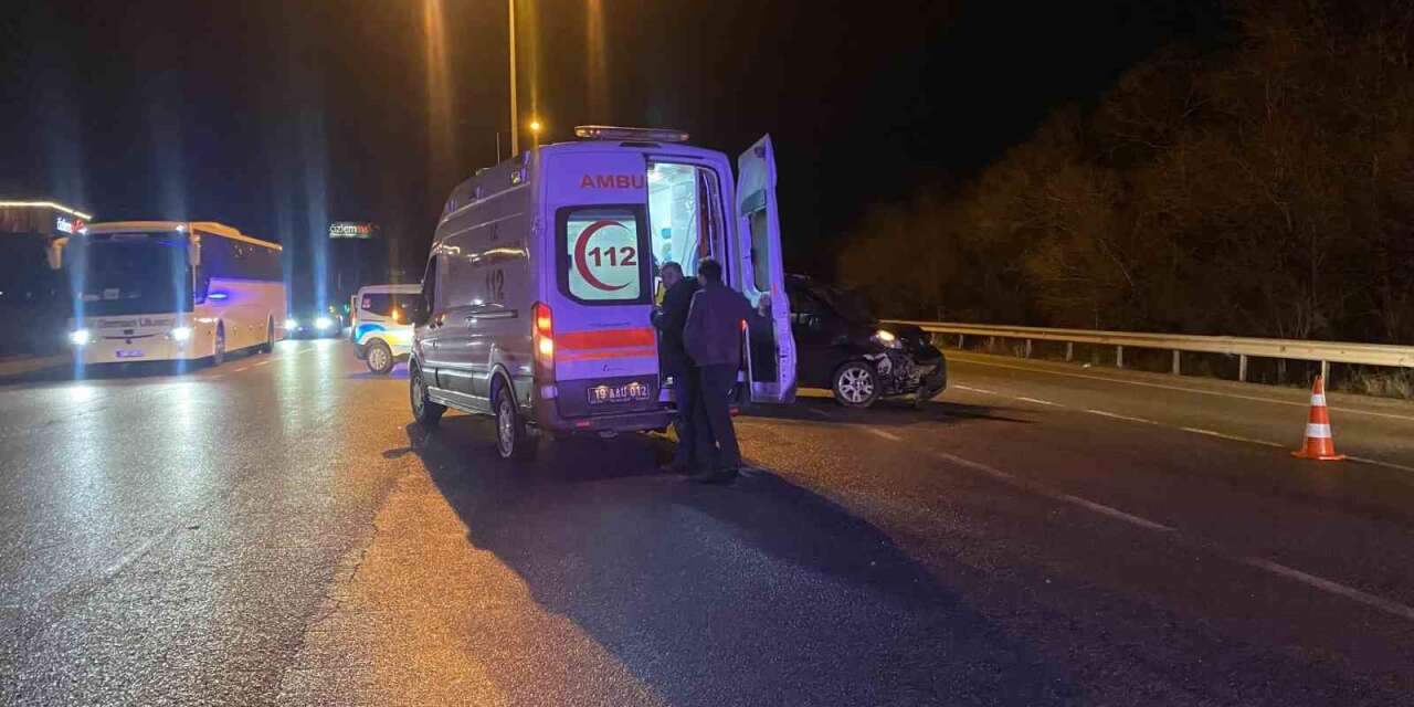 Otomobil ile hafif ticari araç çarpıştı: 5 yaralı