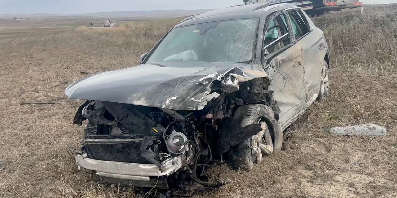 Kırıkkale yolunda tır ile cip çarpıştı