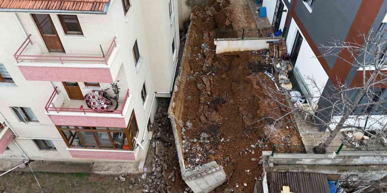 İstinat duvarı yıkıldı: 5 apartman boşaltıldı