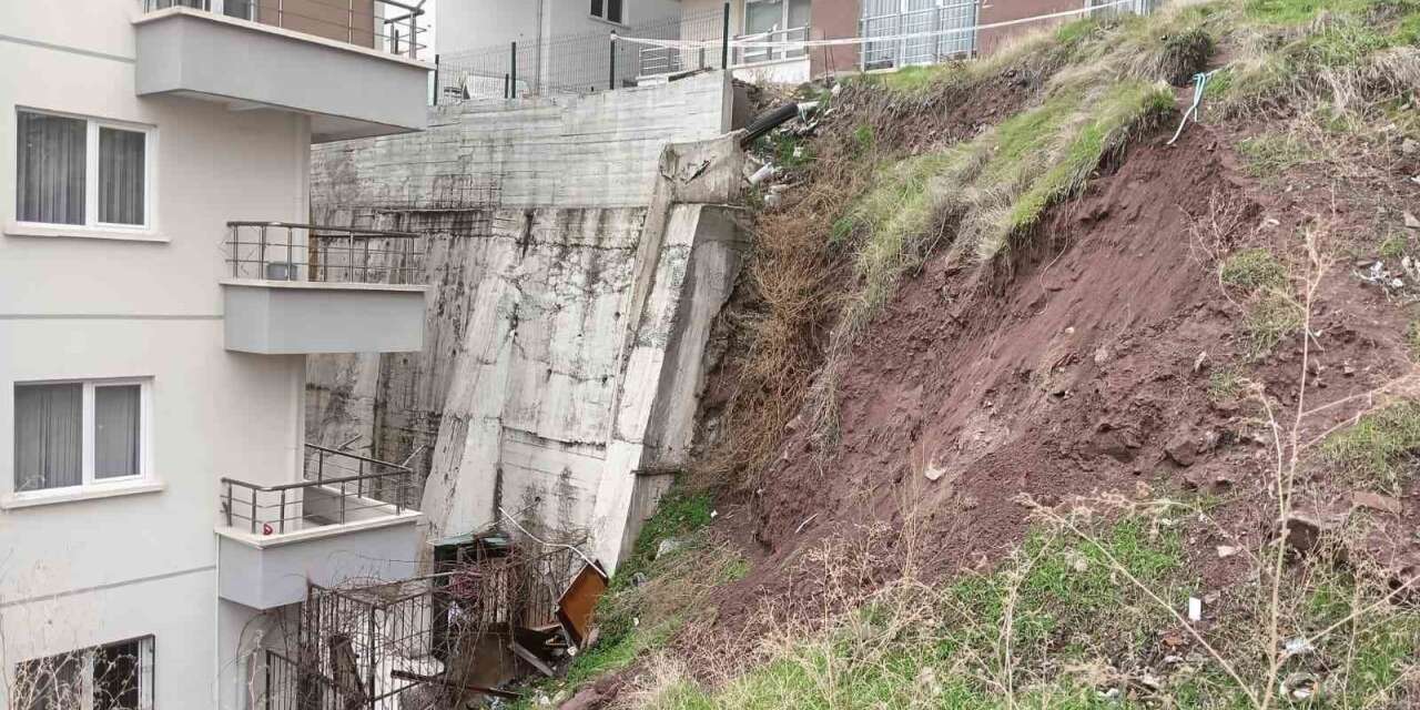 Mamak’taki toprak kayması apartmanların yıkılma riskini artırdı