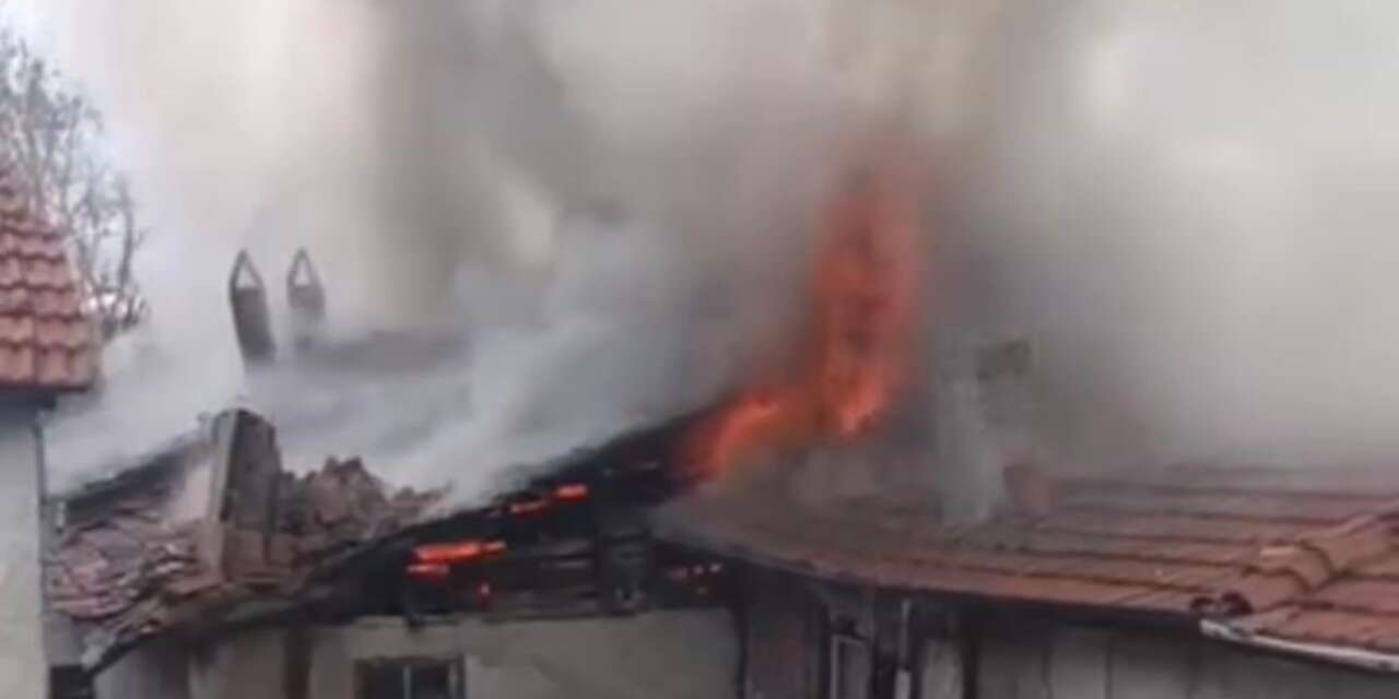 Çankırı’da evin çatısı alevlere teslim oldu
