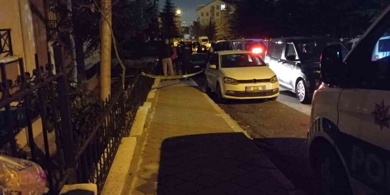 Annesini, kızını ve eşini öldürüp intihar etti!