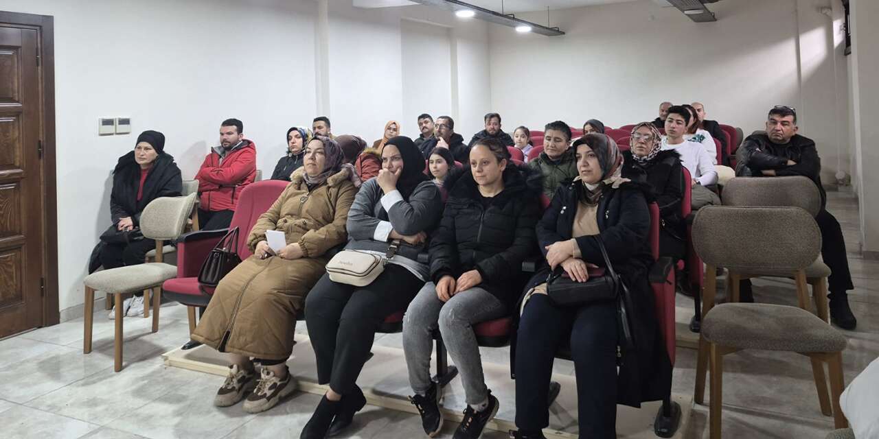 Liseli gençlerin ailelerine LGS kaygıları ve psikolojisi anlatıldı