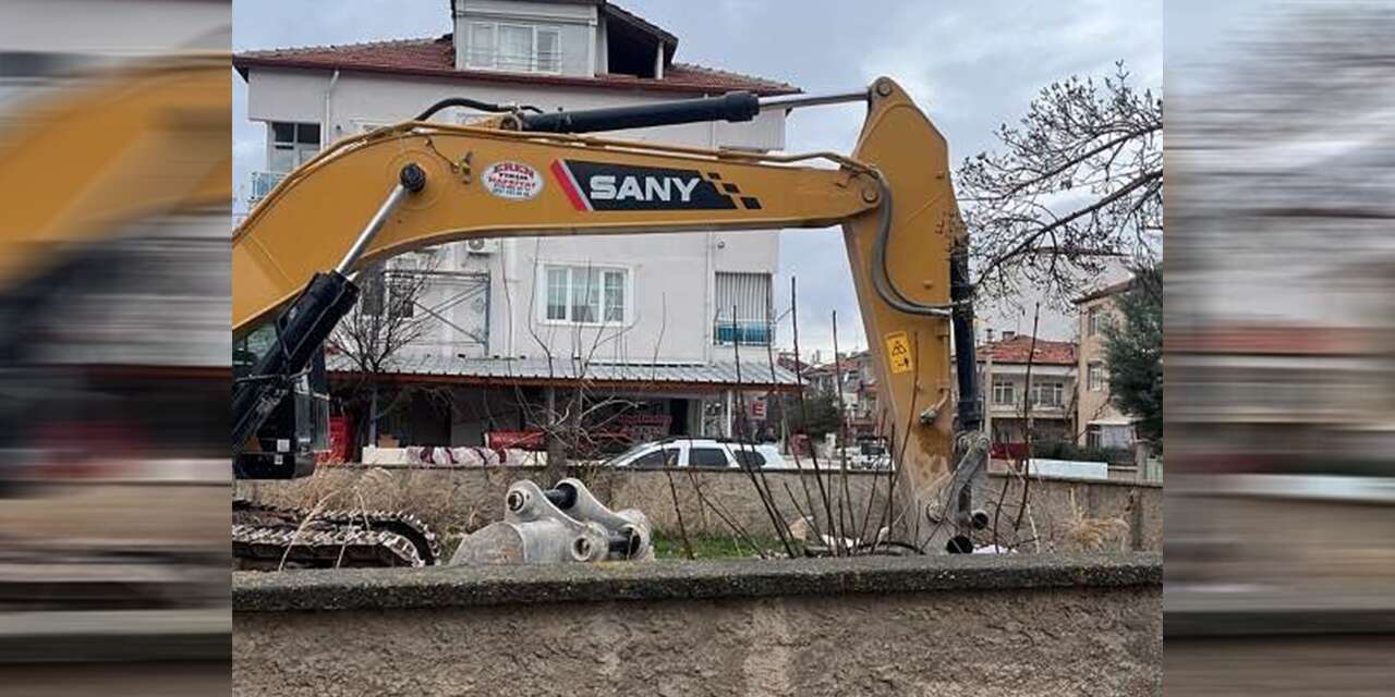 Bahçelievler’de riskli Aile Sağlığı Merkezi yıkıldı